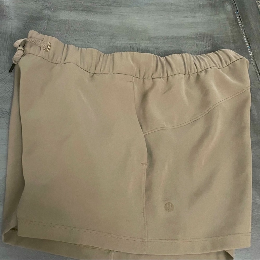 LULULEMON Short Sz 12 Khaki color